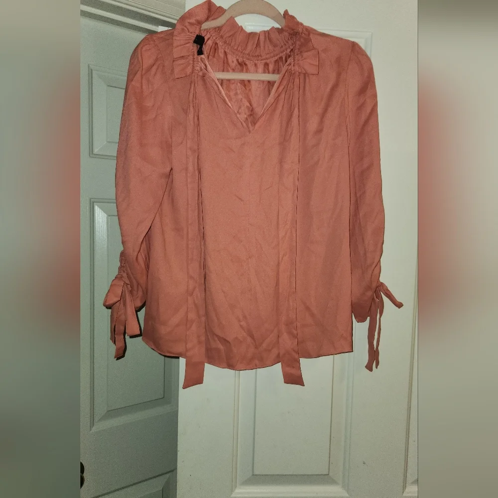NWT! ANN TAYLOR BLOUSE !! - Picture 2 of 4